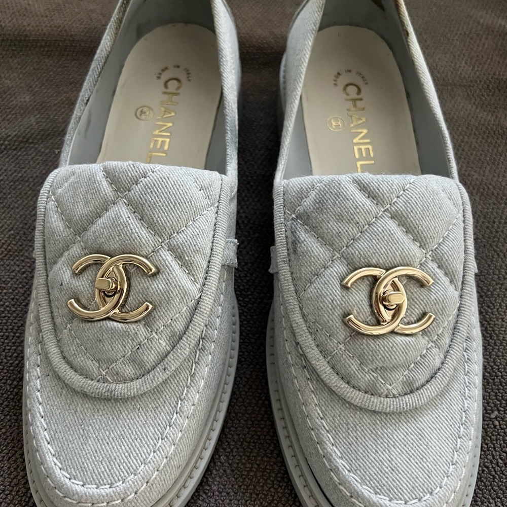 Chanel 2024 moccasins in light grey/blue denim